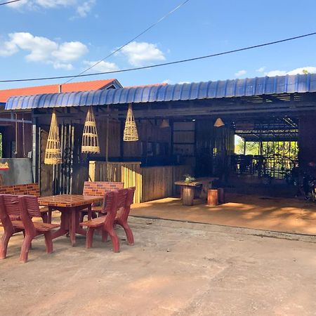 Backpacker Hostel And Jungle Trekking Banlung Exterior photo