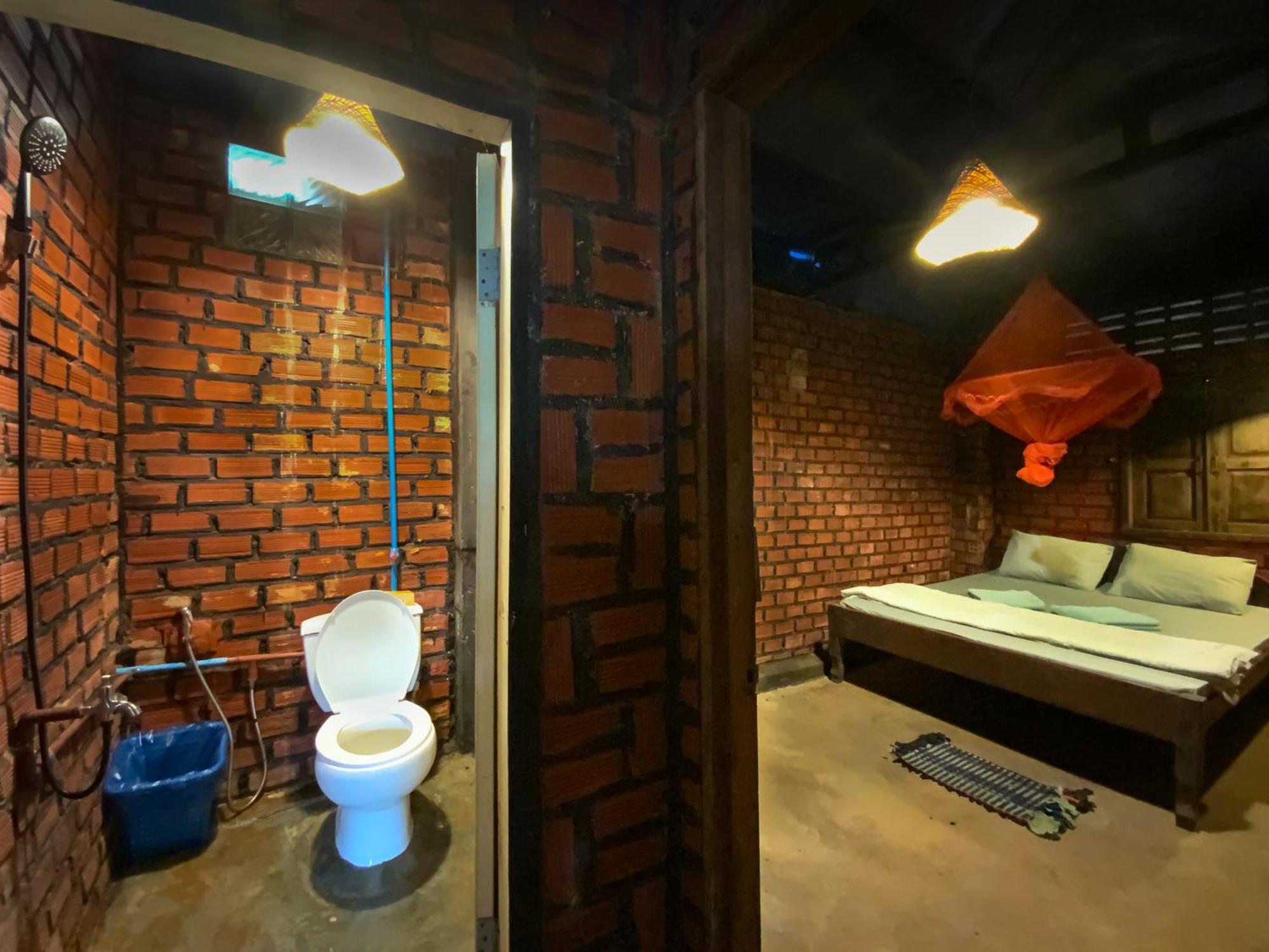 Backpacker Hostel And Jungle Trekking Banlung Exterior photo