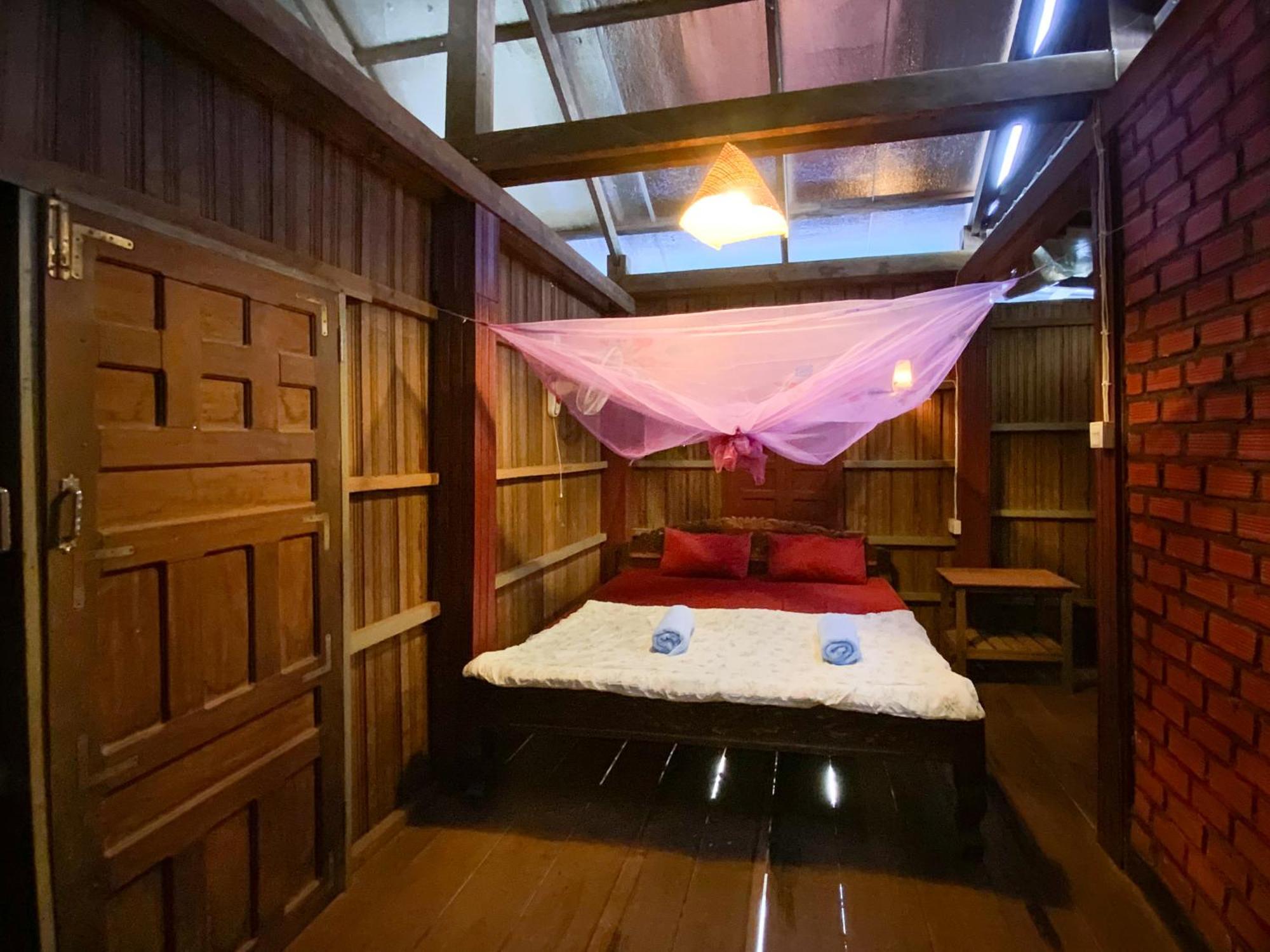 Backpacker Hostel And Jungle Trekking Banlung Exterior photo