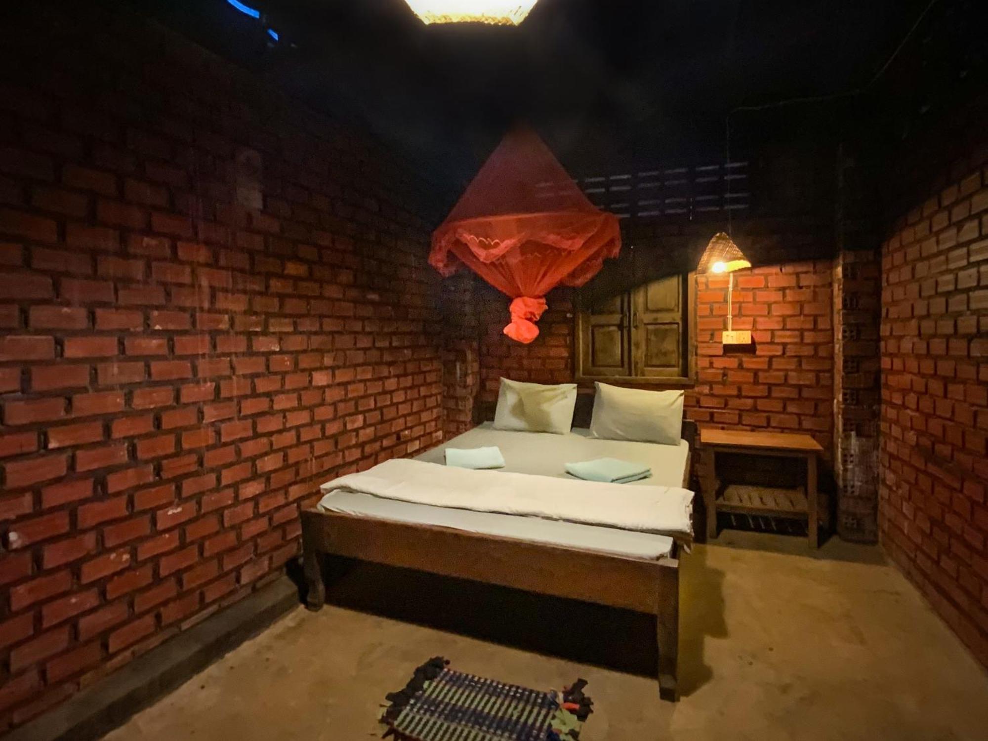 Backpacker Hostel And Jungle Trekking Banlung Exterior photo